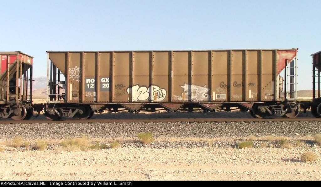 WB Unit Loaded Hooper Frt at Erie NV W-MdTrnSlv-Pshrs -79